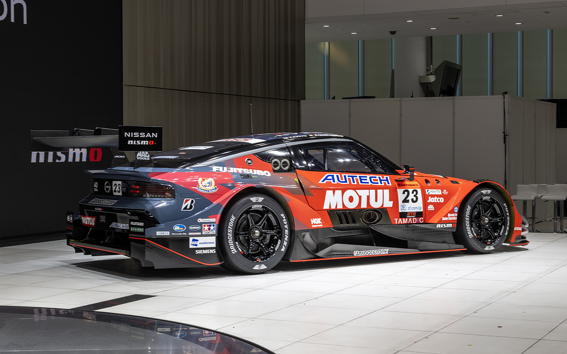 23号車MOTUL AUTECH Z