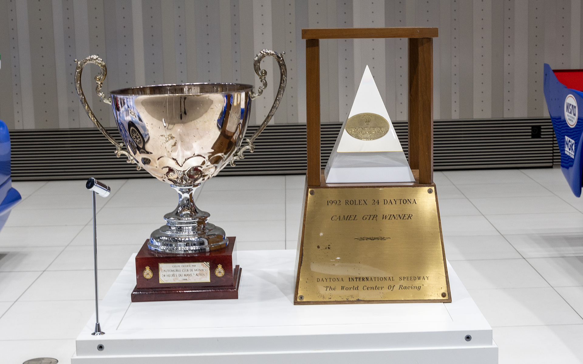 デイトナ24時間レースのトロフィーも展示されていた