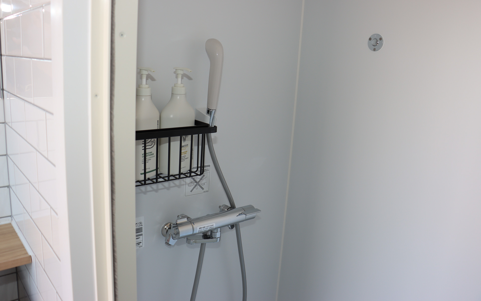 シャワー棟の内部