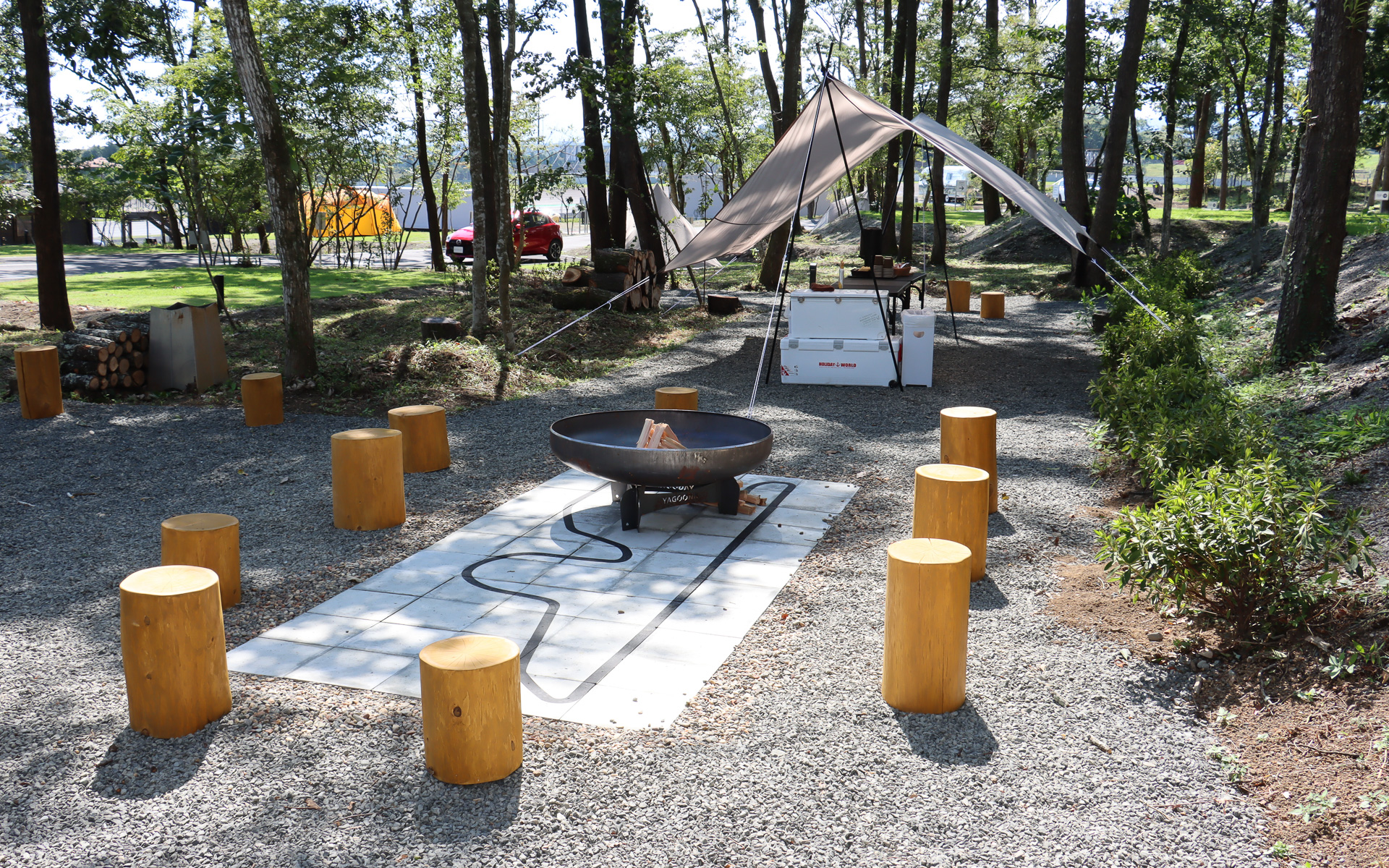 焚火台の下には富士スピードウェイのコース図も描かれている