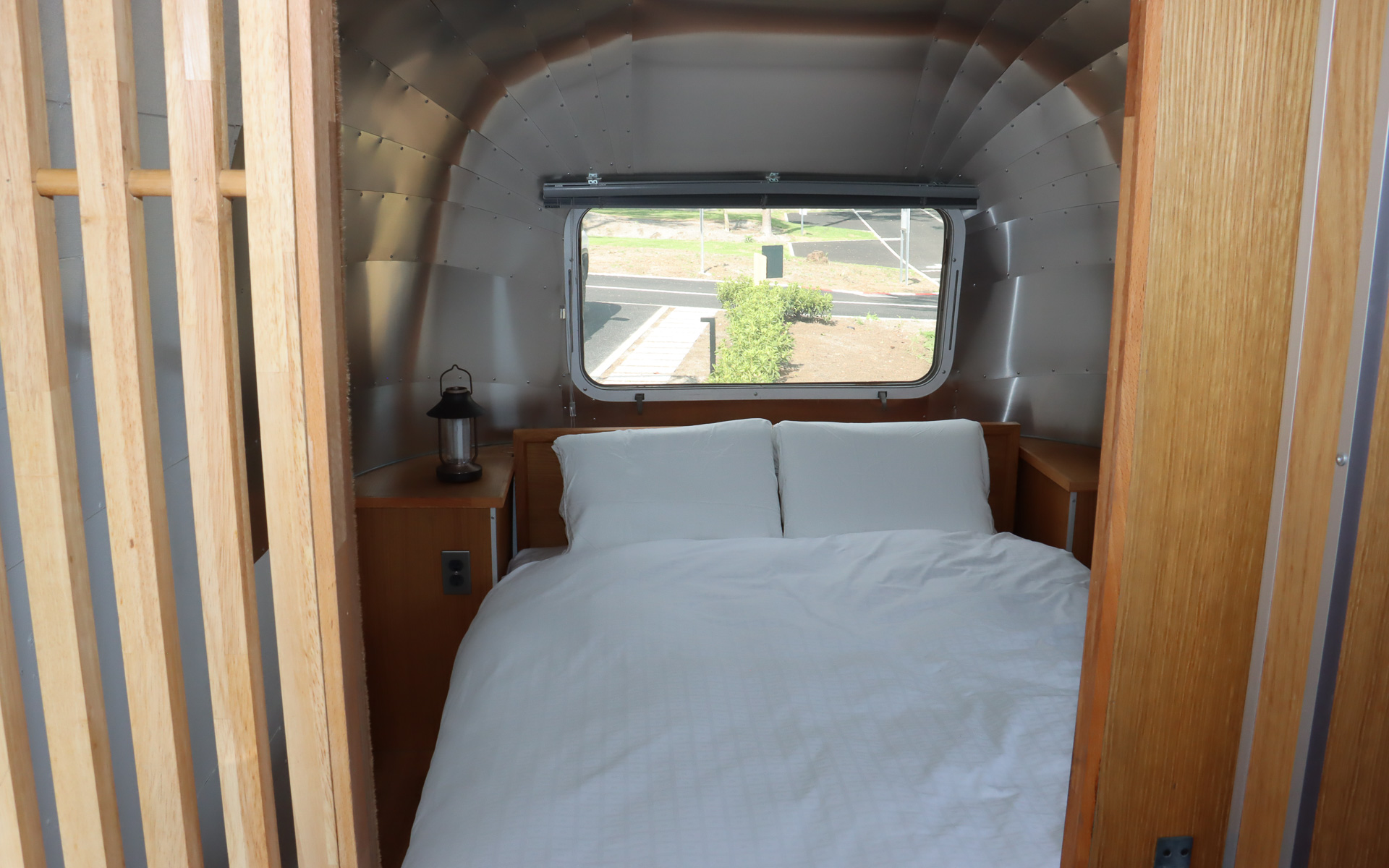 車両後方側のメインベッドルーム