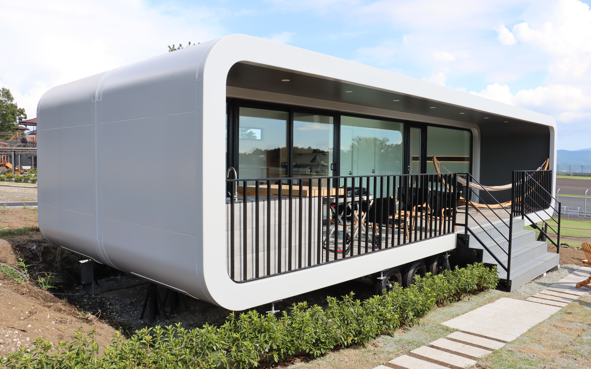 トレーラーヴィラでは2台のトレーラーハウスを組み合わせ、快適な空間を生み出している