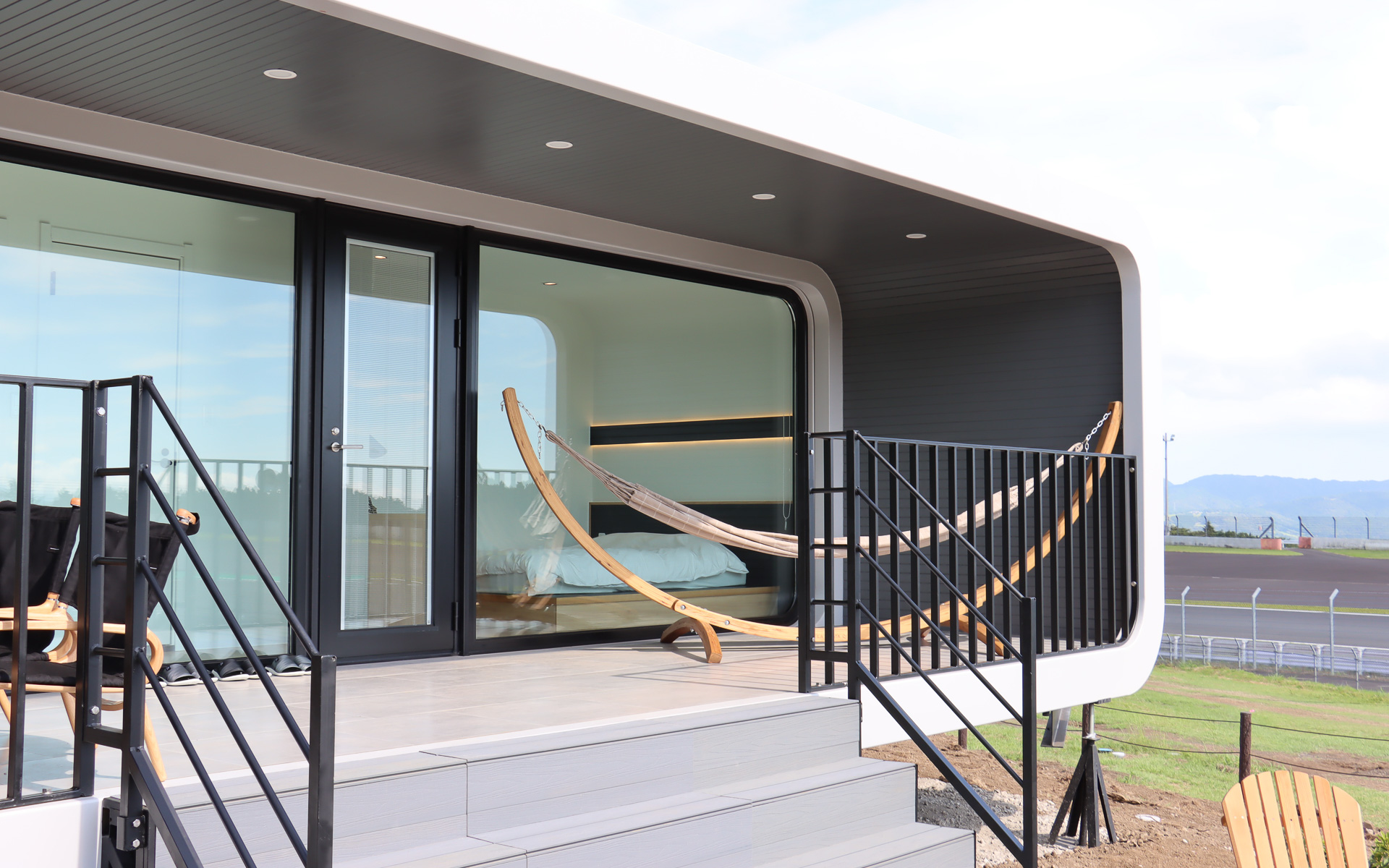 オープンエアデッキにはハンモックも設置する