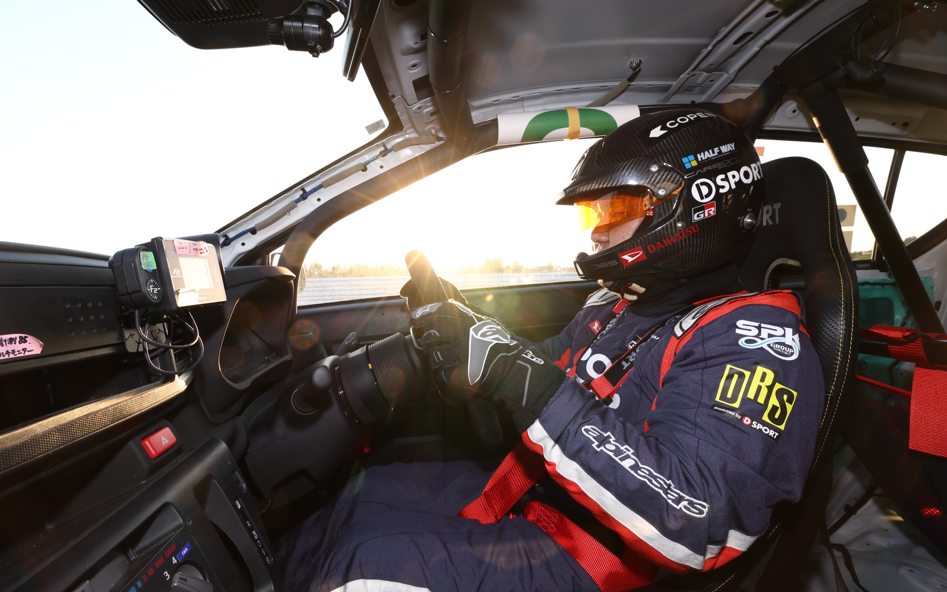 ドライバーはラリージャパンや全日本ラリーなど豊富な出場経験をもつD-SPORT Racing Teamのドライバー相原泰祐氏。軽自動車としてはかなりのハイペースだったと思うが、旋回中の挙動も穏やかで助手席は終始快適だった