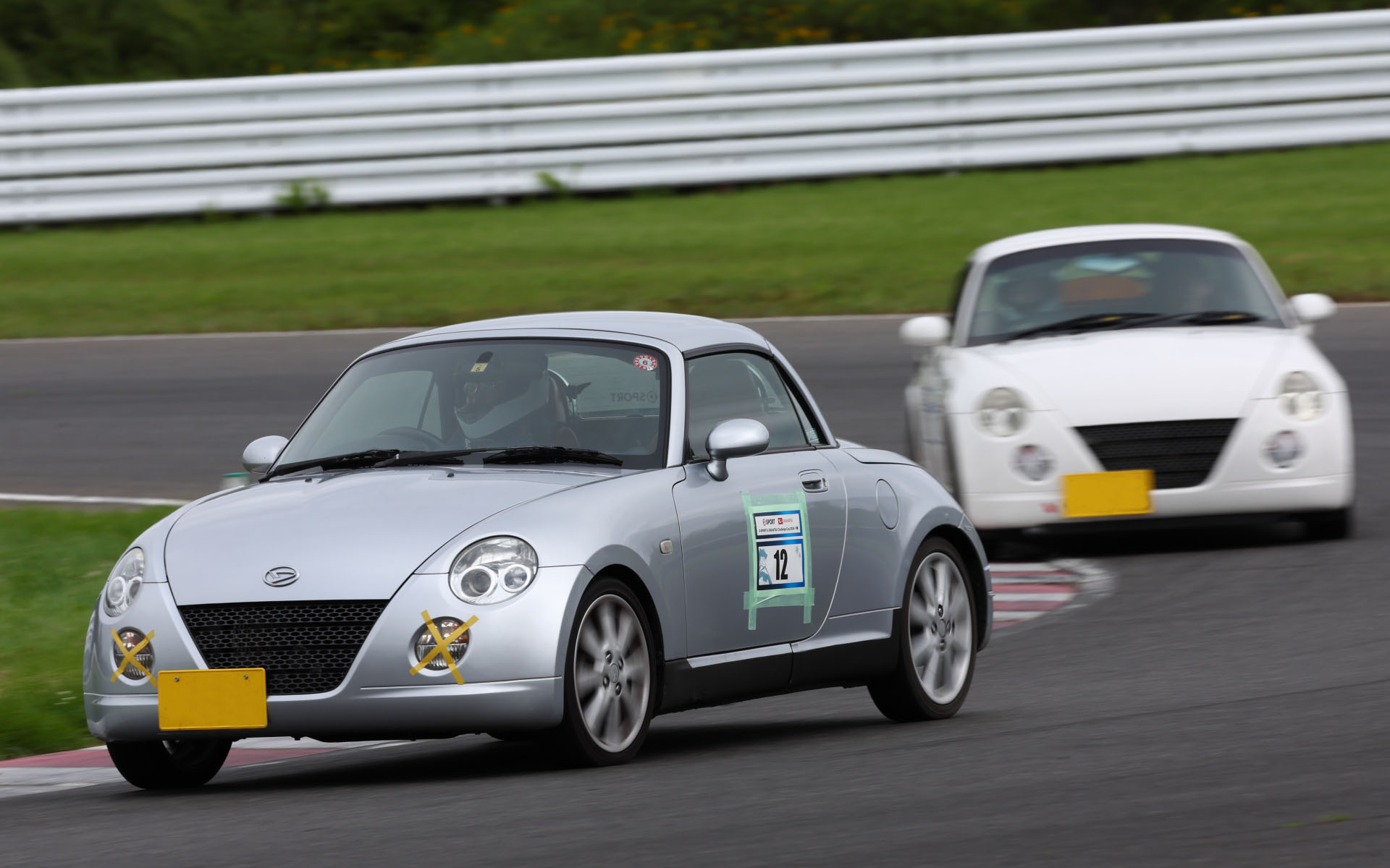参加車両は新旧コペンから軽トラまで。JAF国内Bライセンス取得を目指すも人、運転がうまくなりたい人、とにかくサーキット走行を楽しみたい人、楽しみ方は人それぞれだ