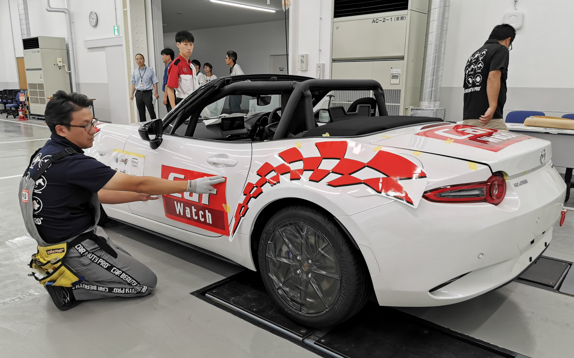 一旦すべてのステッカーの仮止めを行なう