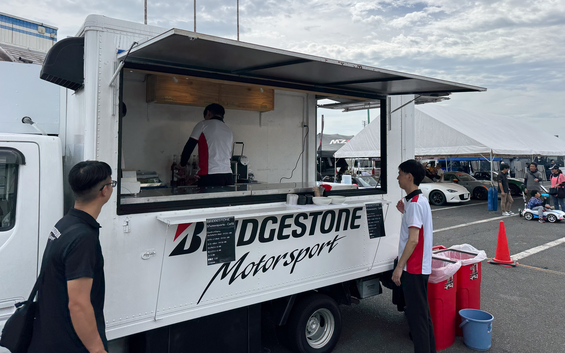 ブリヂストンは「ブリヂストンカフェ」も展開