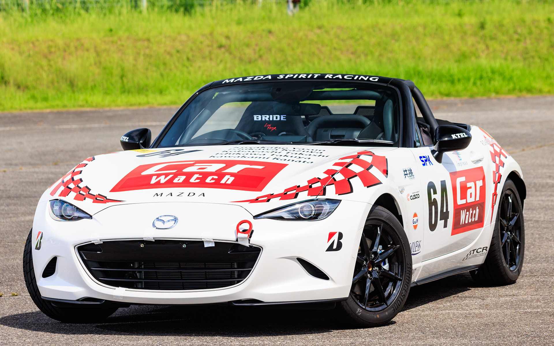 Car Watchロードスター、2024年から市販車のNR-Aグレードに変更。外見ではボンネットピンがなくなっていることや、助手席があることが分かる