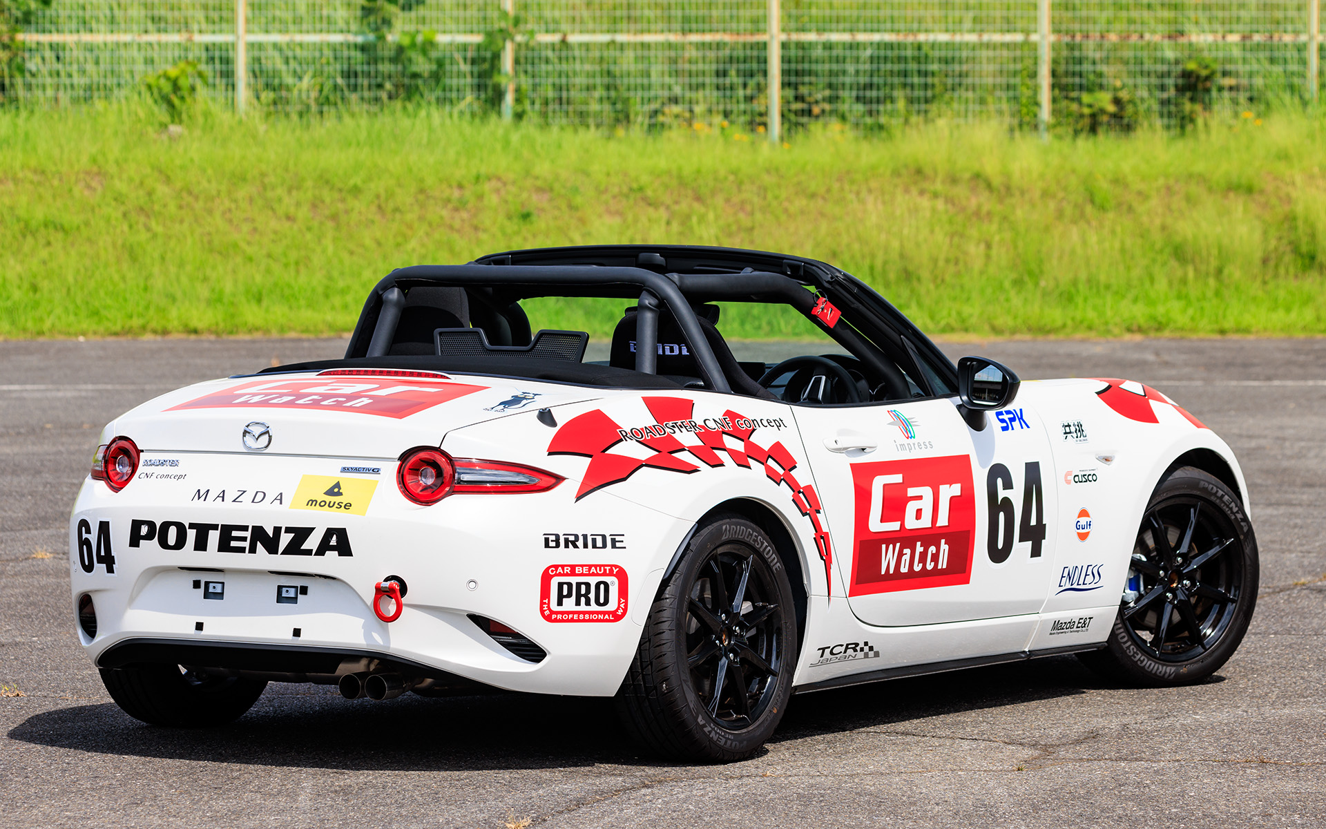 Car Watchロードスター、2024年から市販車のNR-Aグレードに変更。外見ではボンネットピンがなくなっていることや、助手席があることが分かる