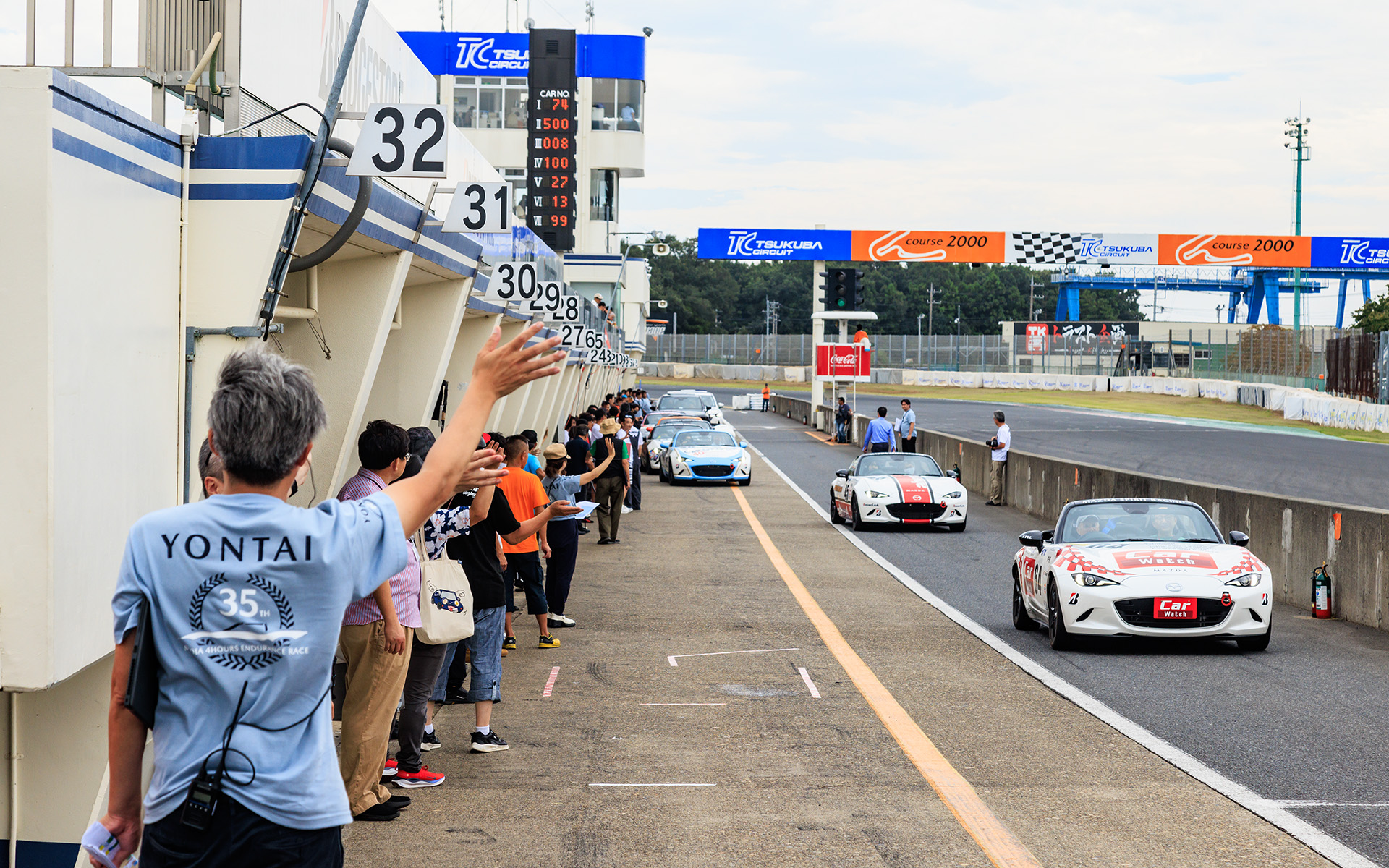 同乗走行は助手席があるためレース車両で行なった