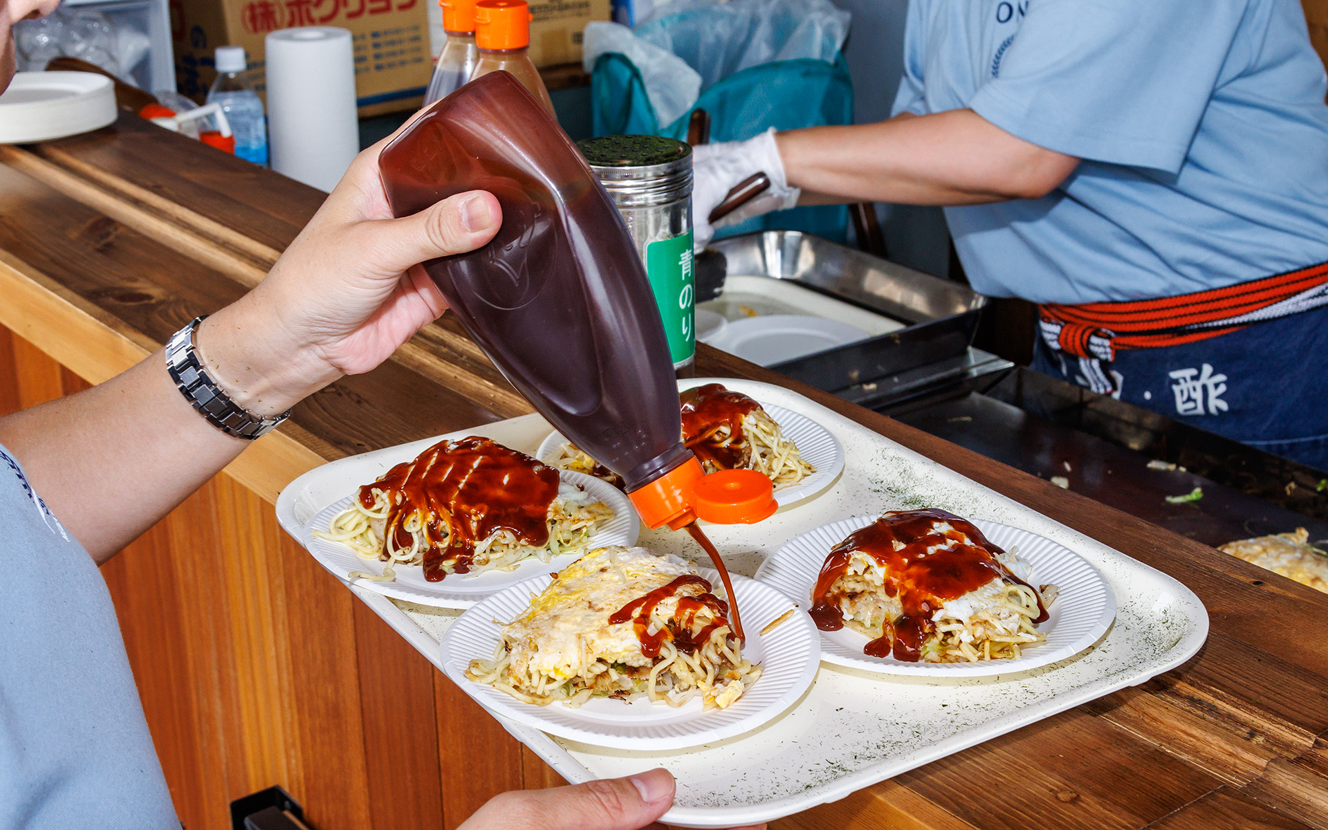 広島お好み焼きの試食コーナー
