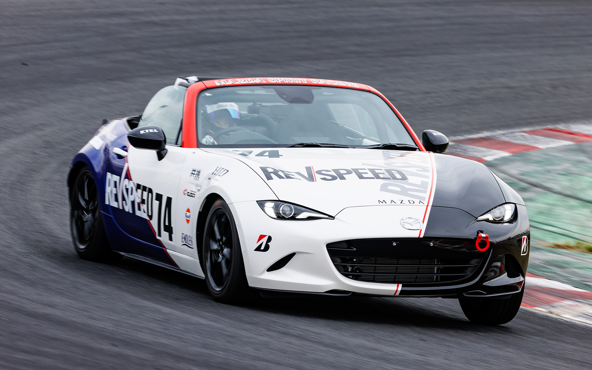 予選1位でポールポジション獲得のレブスピード『R会』ロードスター