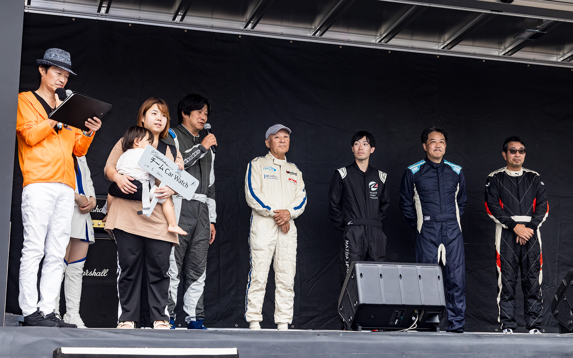 決勝前のセレモニーでCar Watchチームは「目標は8位以内と宣言」