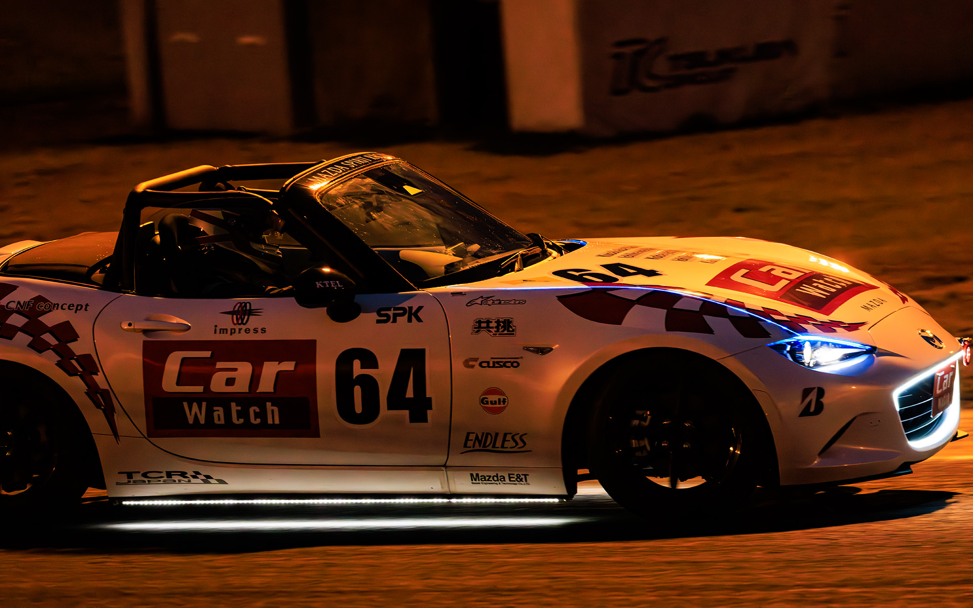 18時前には夜間レースに