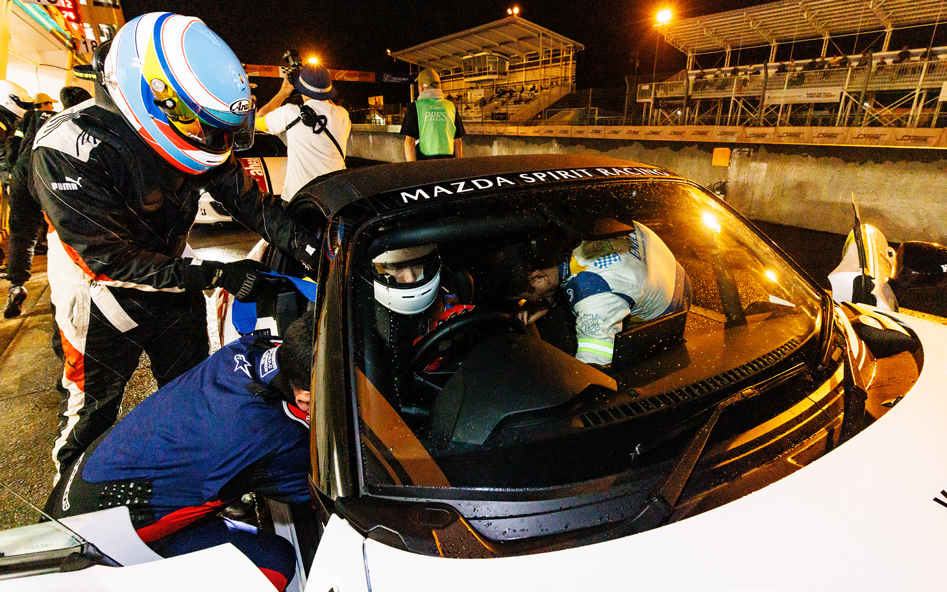 いよいよ最終ドライバーの川上氏へ