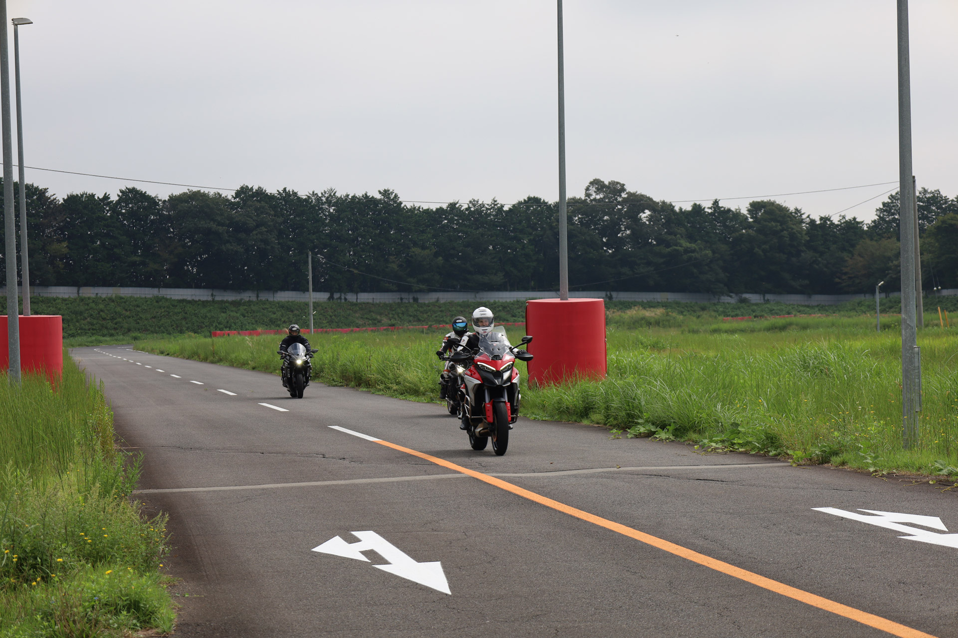 GRAの試乗の様子（筆者は最後尾）