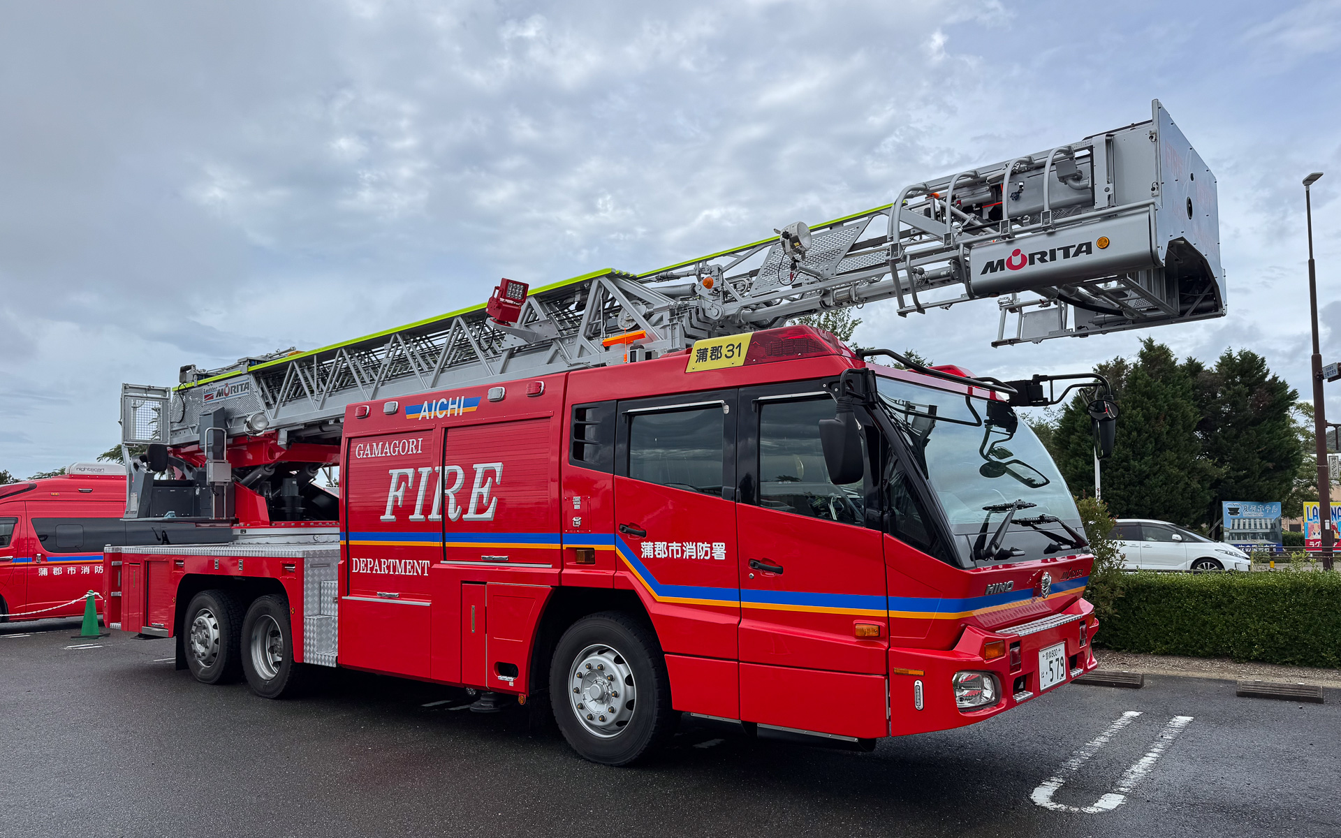 警察車両や消防車両など働くクルマを展示