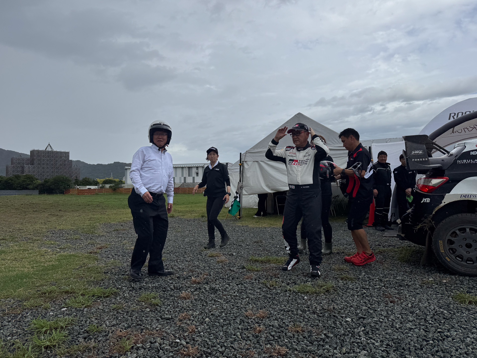 モリゾウ選手は江口副知事を同乗してデモラン