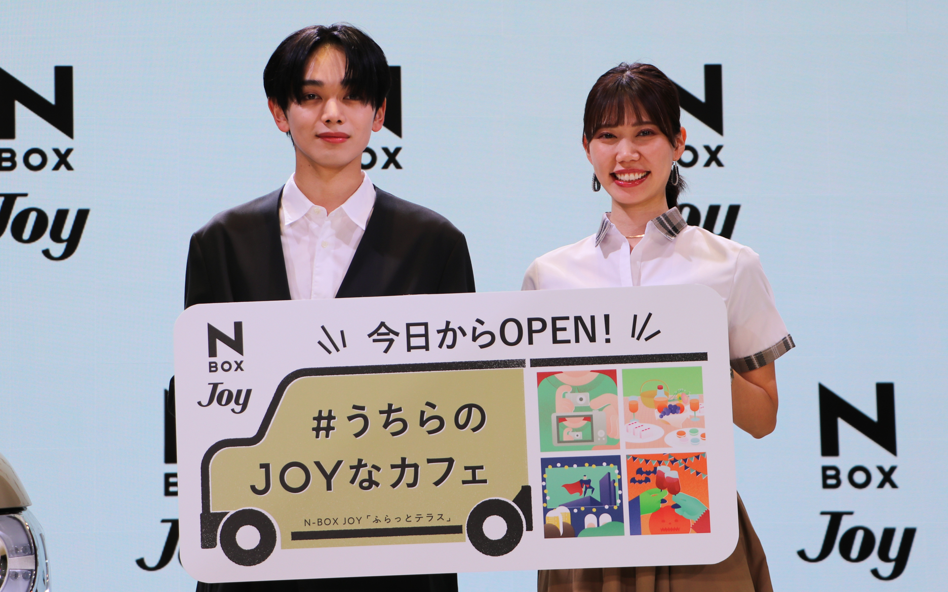 新型N-BOX JOYの展示イベントに登壇した俳優の宮世琉弥さん（左）と本田技術研究所 デザインセンターの松村美月氏