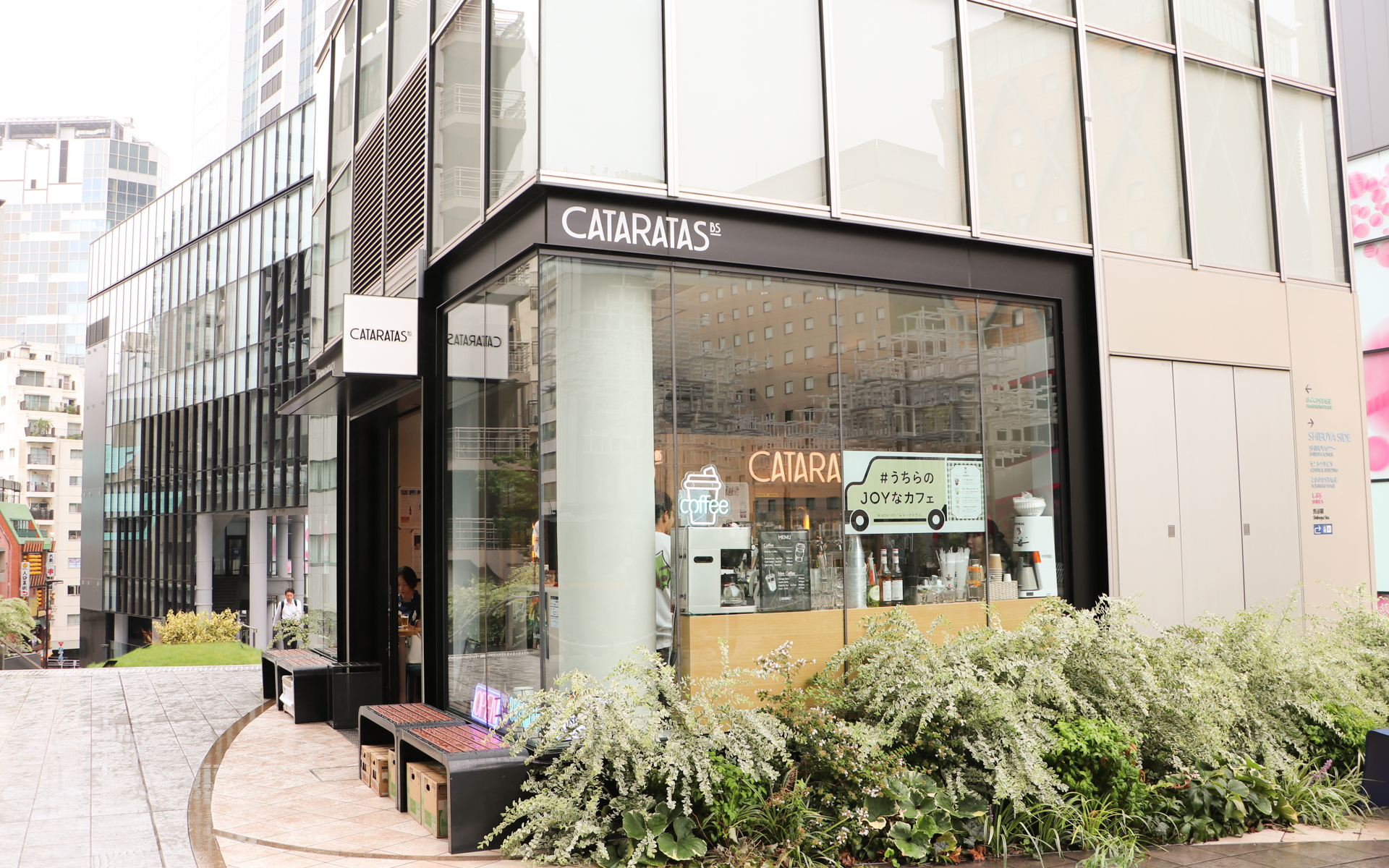 JOYドリンクでコラボしているCATARATAS BOTTLE SHOP