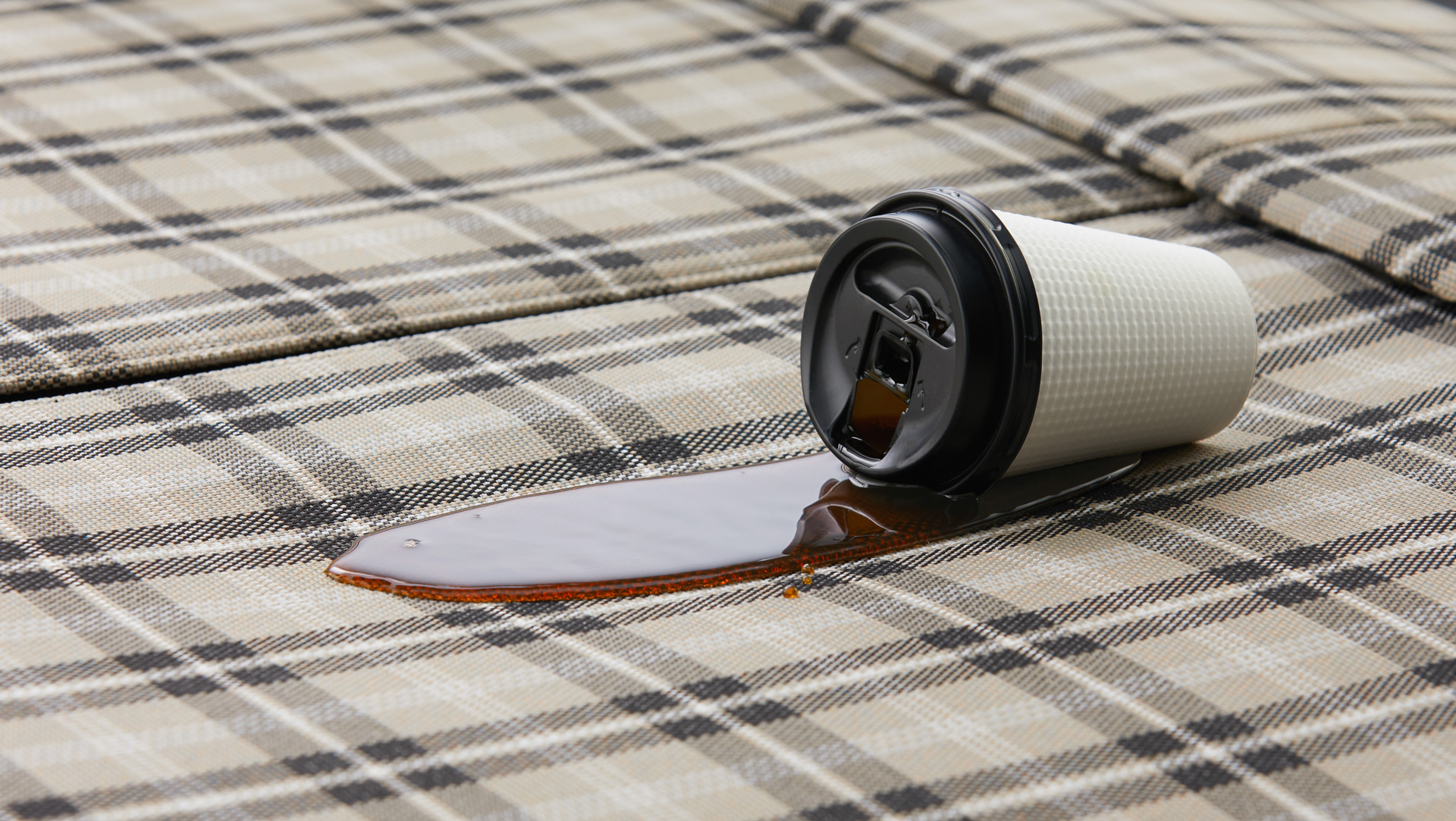 撥水素材のチェック柄ファブリックを全タイプに採用