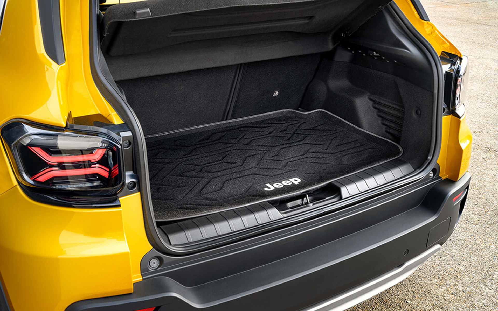 リバーシブルカーゴトレイ