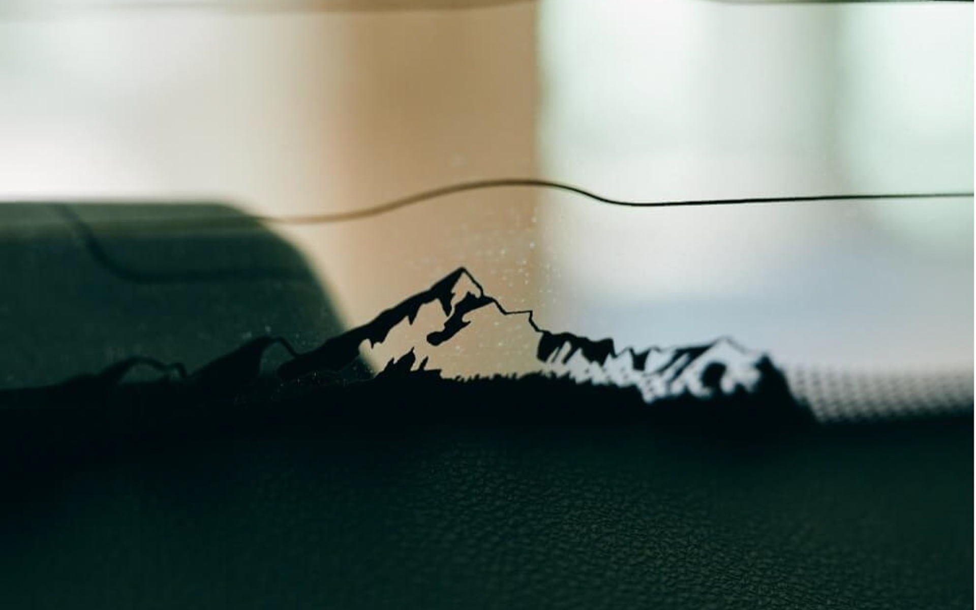 遊び心溢れるアイコン（隠れキャラクター）を配している