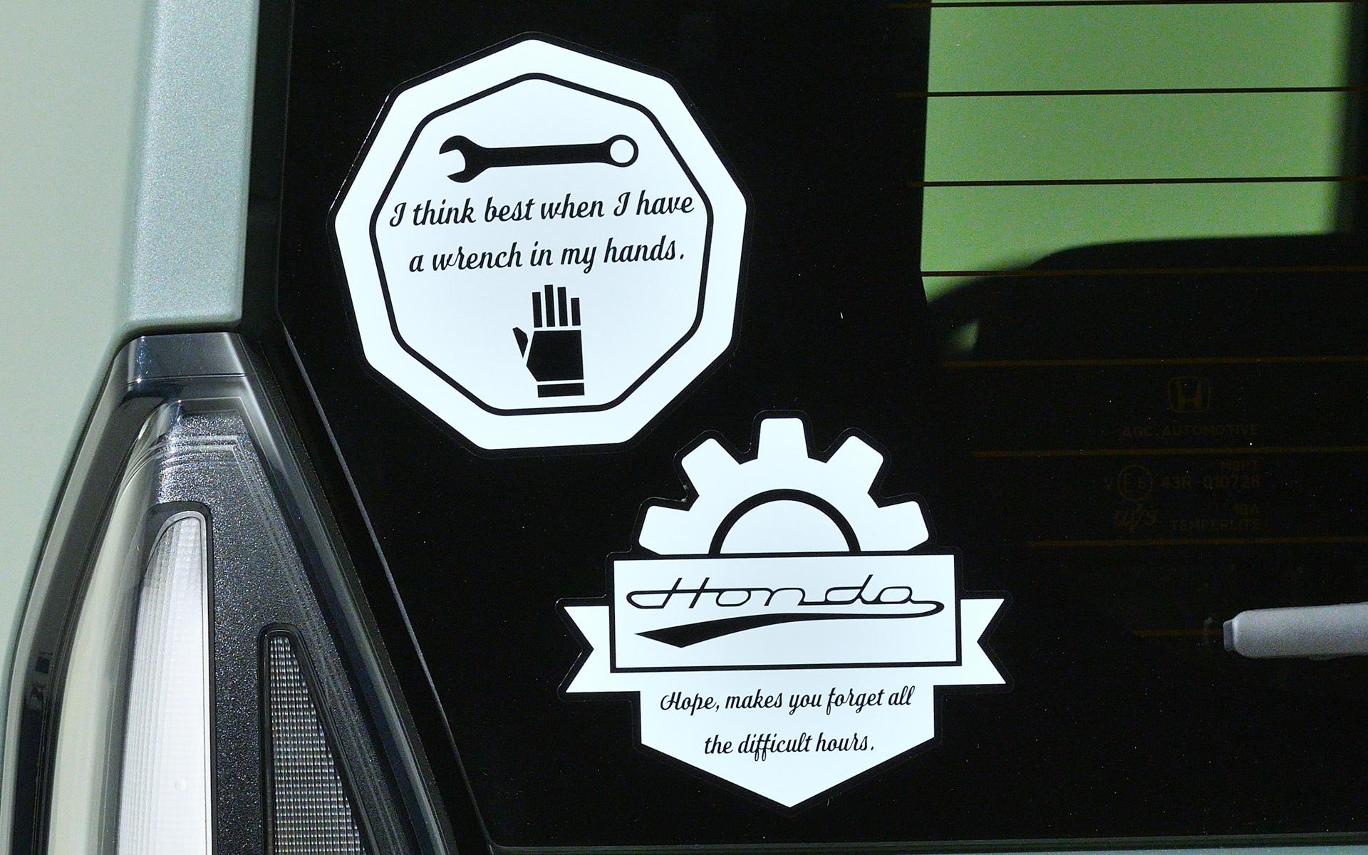 デカールセット（ホワイト）、シートサイズは430×300mm（横×縦）価格6600円