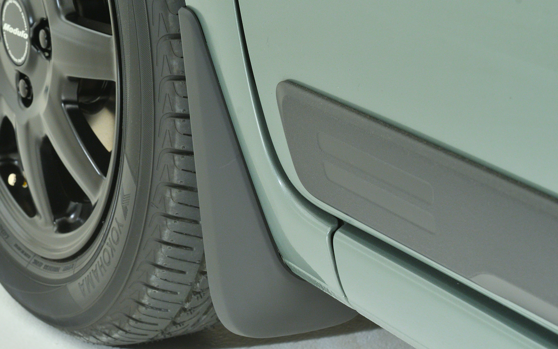 マッドガード（ブラック）価格1万3200円