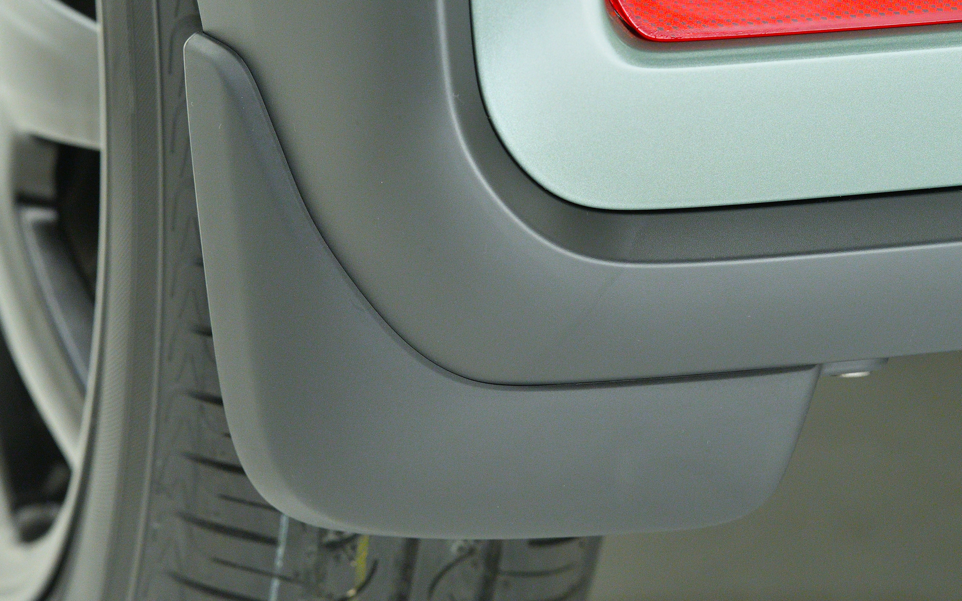 マッドガード（ブラック）価格1万3200円