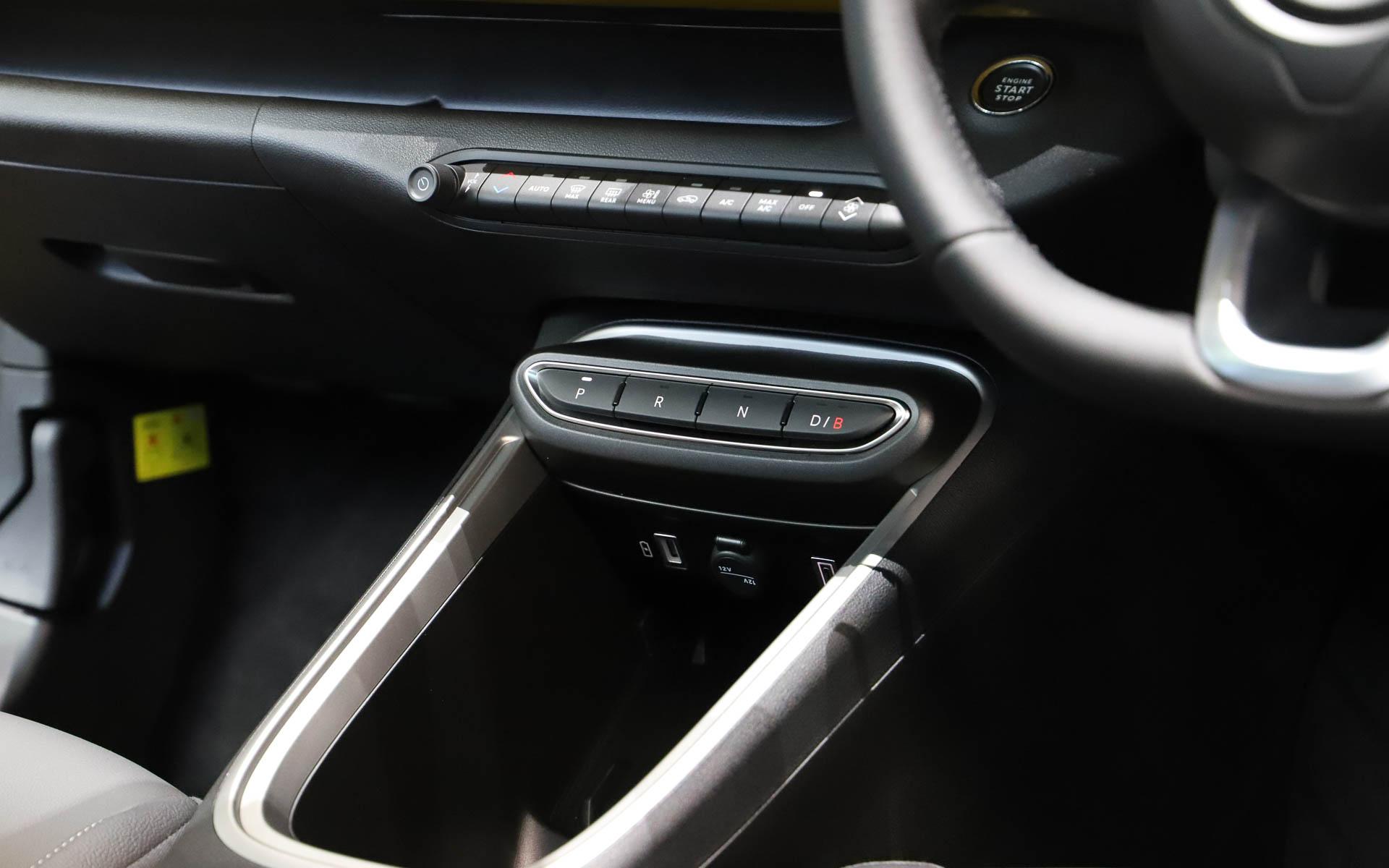 シフトはボタンタイプ