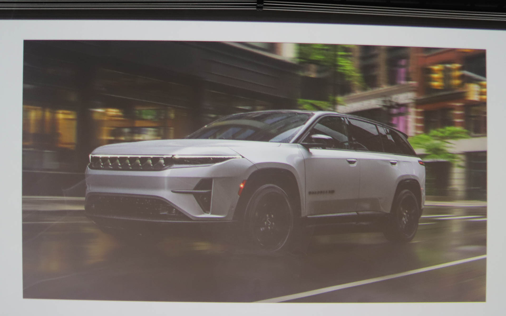 「リーコン」（左）、「ワゴニアS」（右）の導入も予告