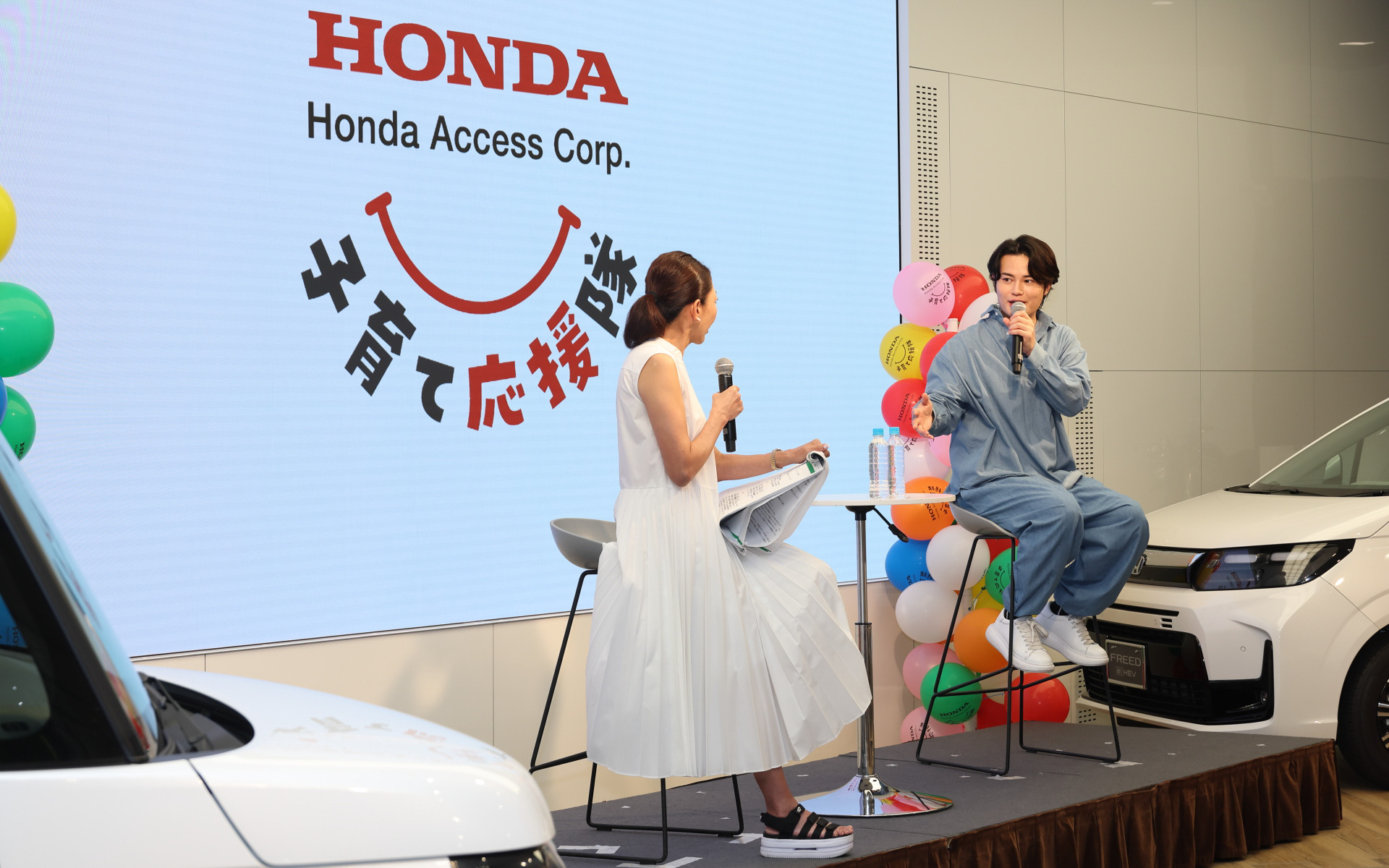 育児トークや質疑応答で盛り上がる「ホンダアクセス 子育て応援スペシャルイベント powerd by FQ Kids」。「ママ、パパは子どもたちの気持ちを優先するあまり、自分たちの楽しさをあきらめないで」と、てぃ先生。司会進行は岸和枝さん