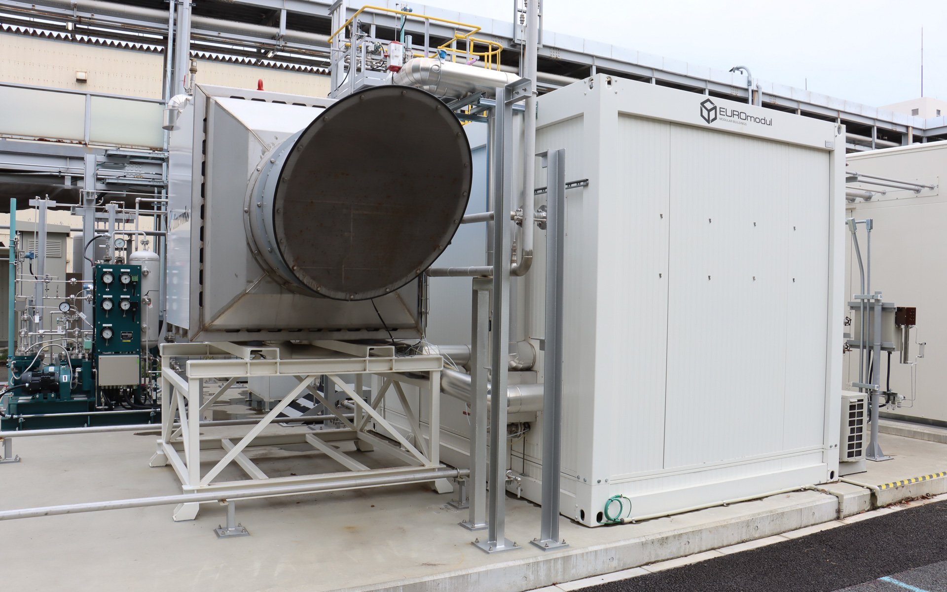 大気中からCO2を回収するDAC（Direct Air Capture）は、スイスのクライムワークス製を採用