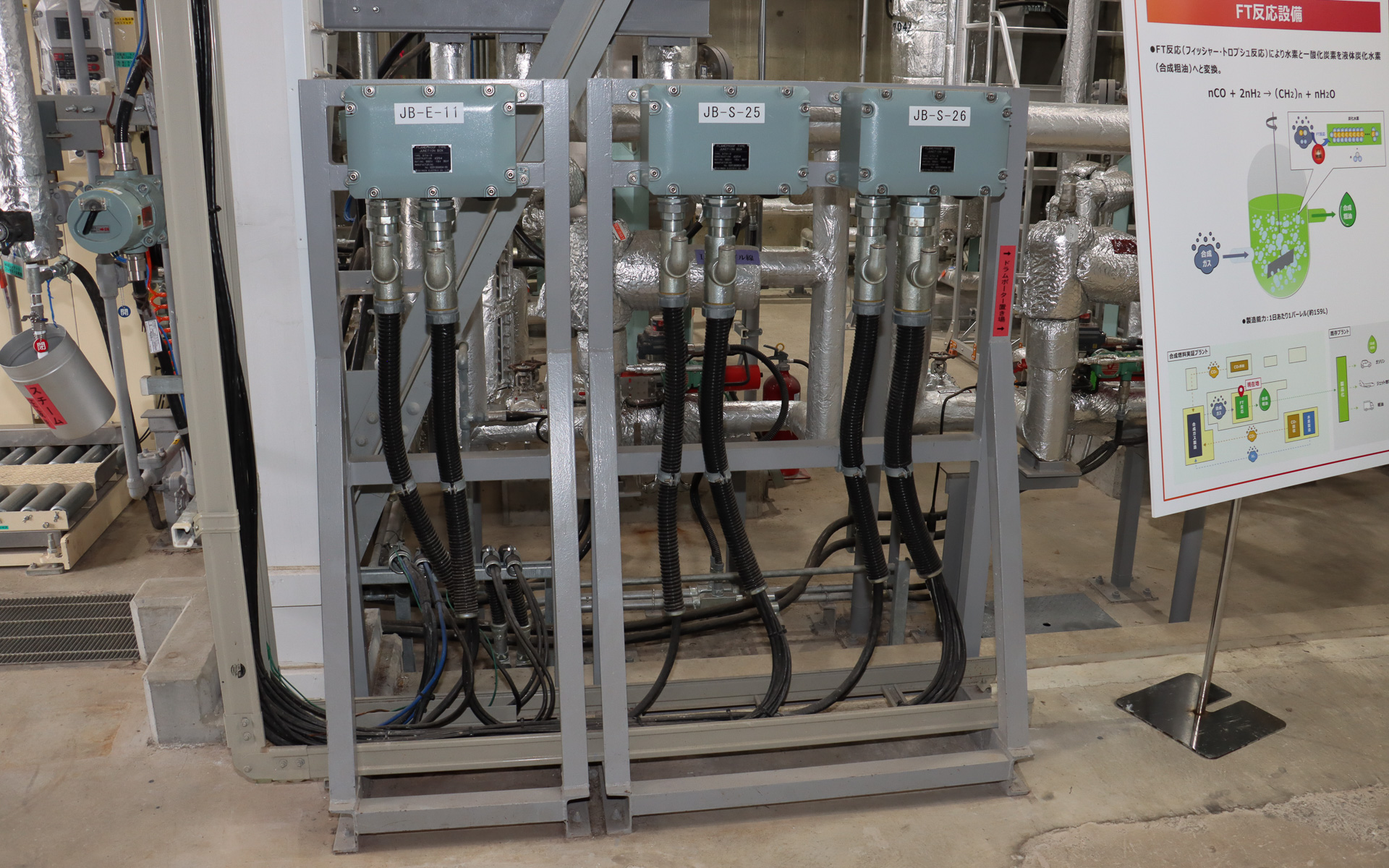 粗ライトオイルと粗ワックスを取り出すためのディスペンサー