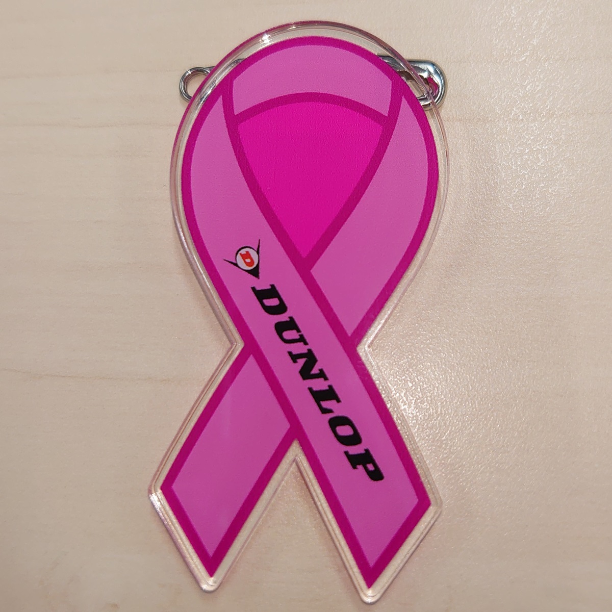 ピンクリボンのバッヂ