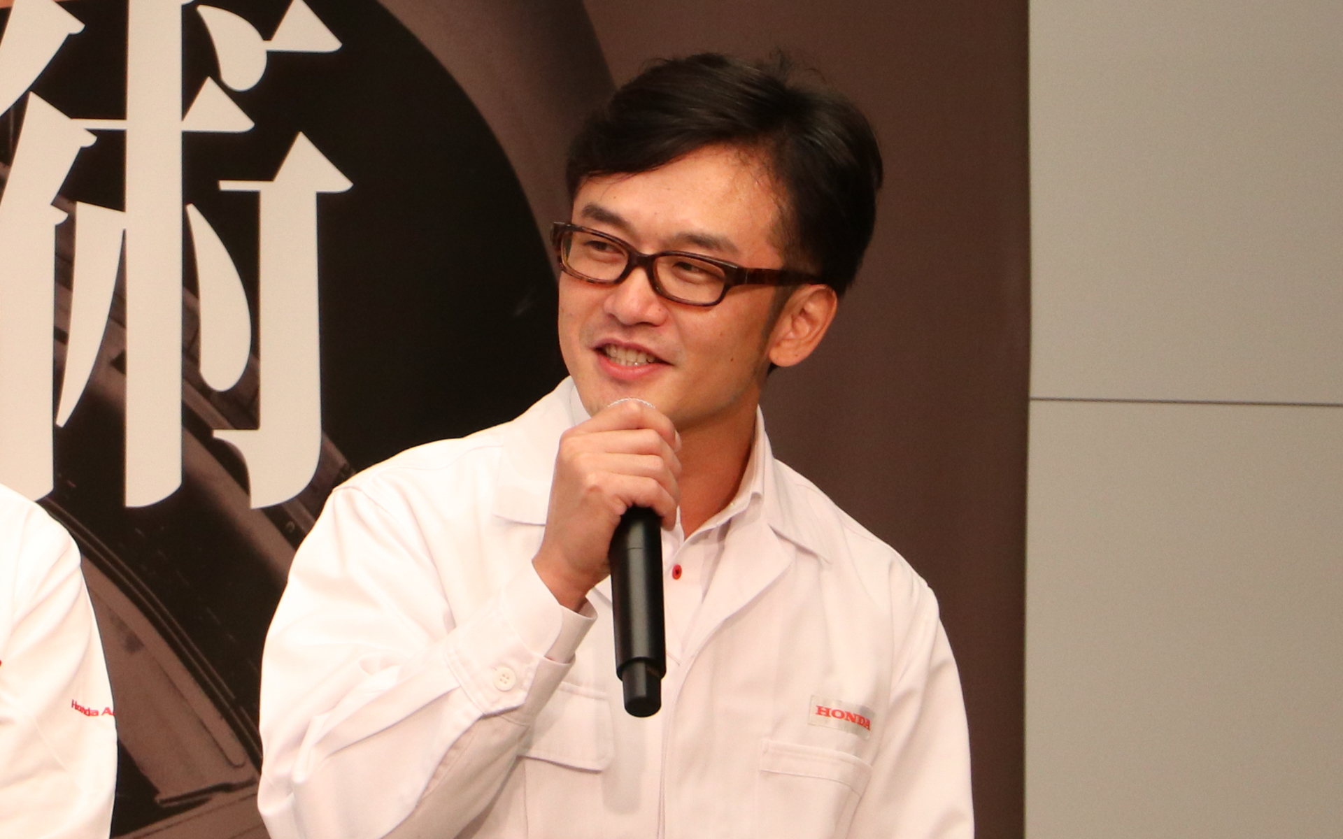 ホンダアクセス CIVICテールゲートスポイラー開発者の山崎純平氏