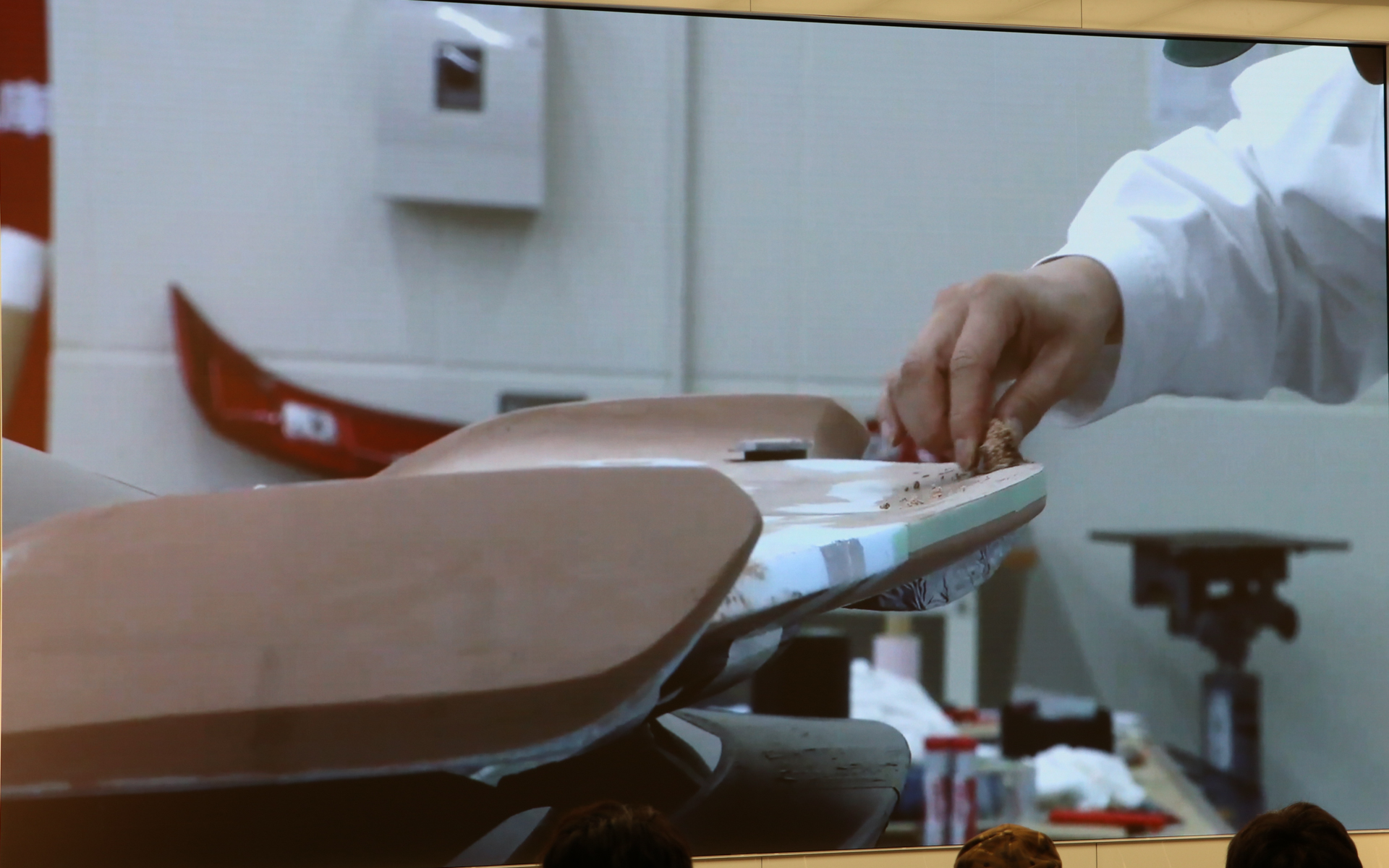 シビック用に何度も形状を作り直して専用品として仕上げている