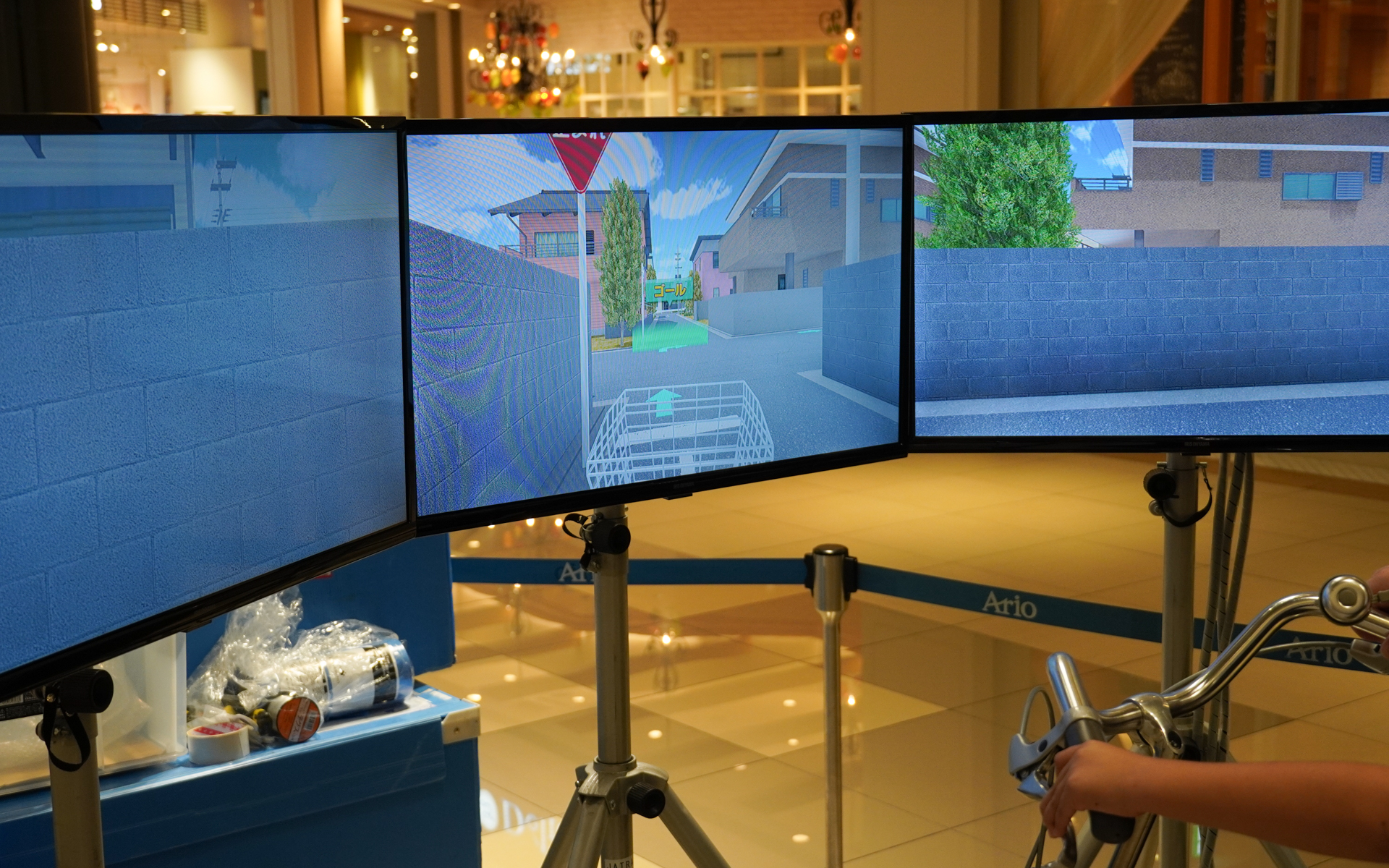 危険予測シミュレーターで自転車運転中に起こる危険を体験