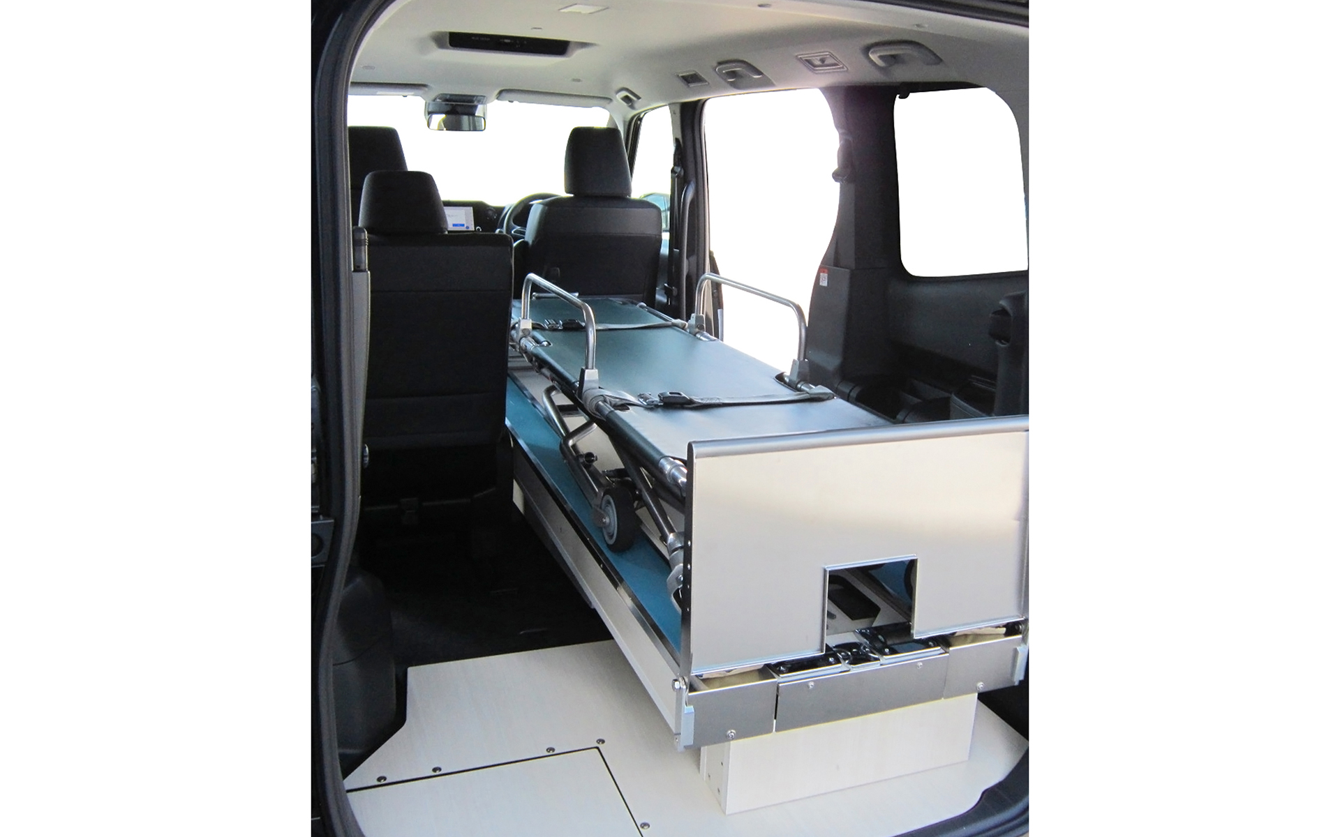 内装カラーは白木目と茶木目の2色から選択可能