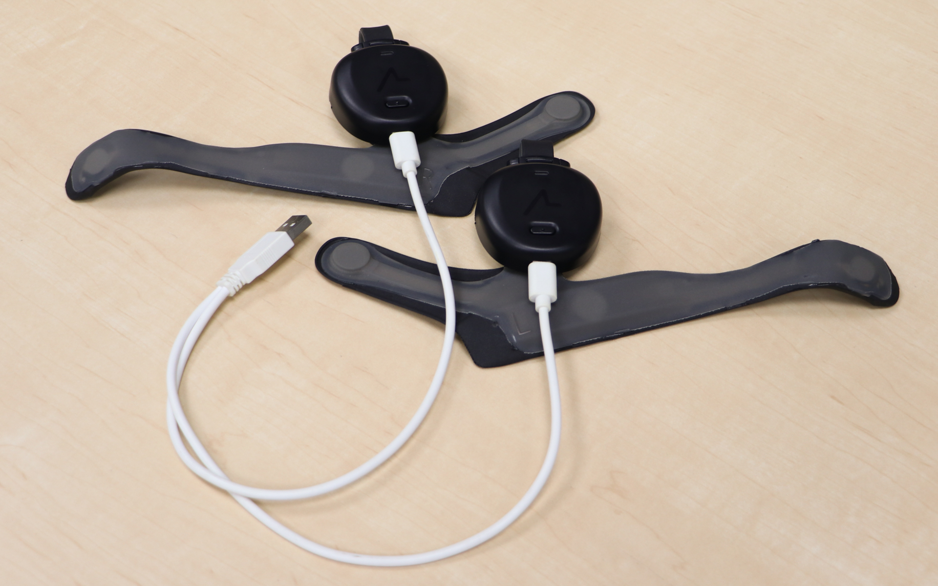 付属の充電コードは2又仕様となっている