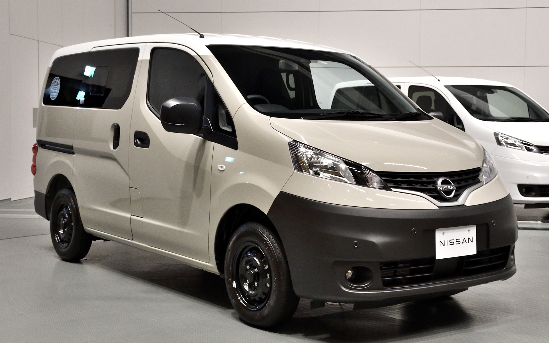 日産の「NV200バネット マイルーム」写真は2WD（FF）モデル