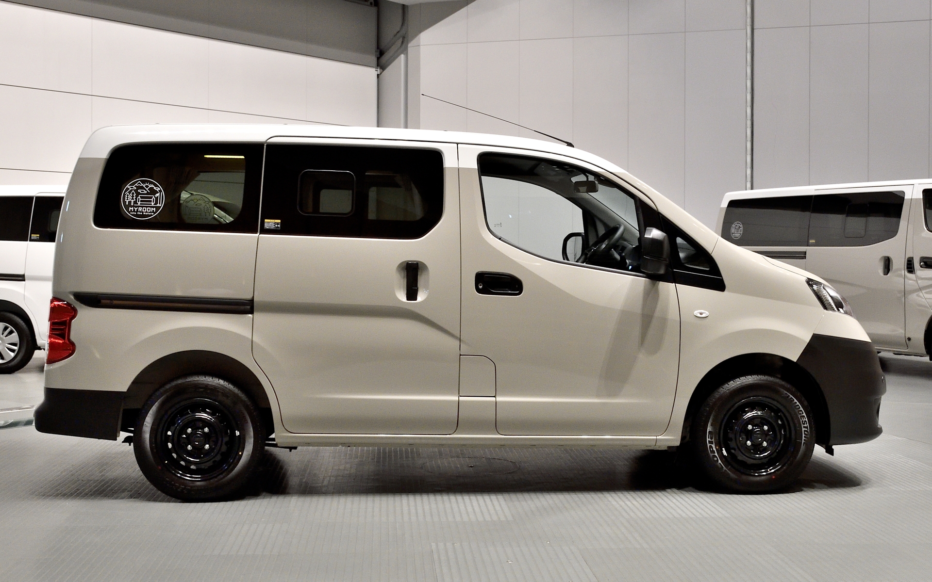 ボディサイズは標準車と同じで4410×1695×1885mm（全長×全幅×全高）、ホイールベースは2725mm