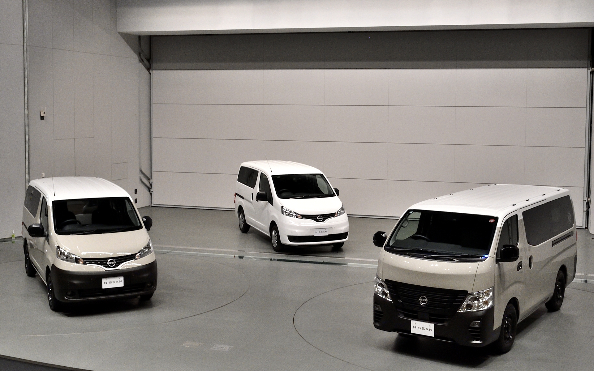 左からNV200バネット マイルーム、ノーマルNV200バネット、キャラバン マイルーム