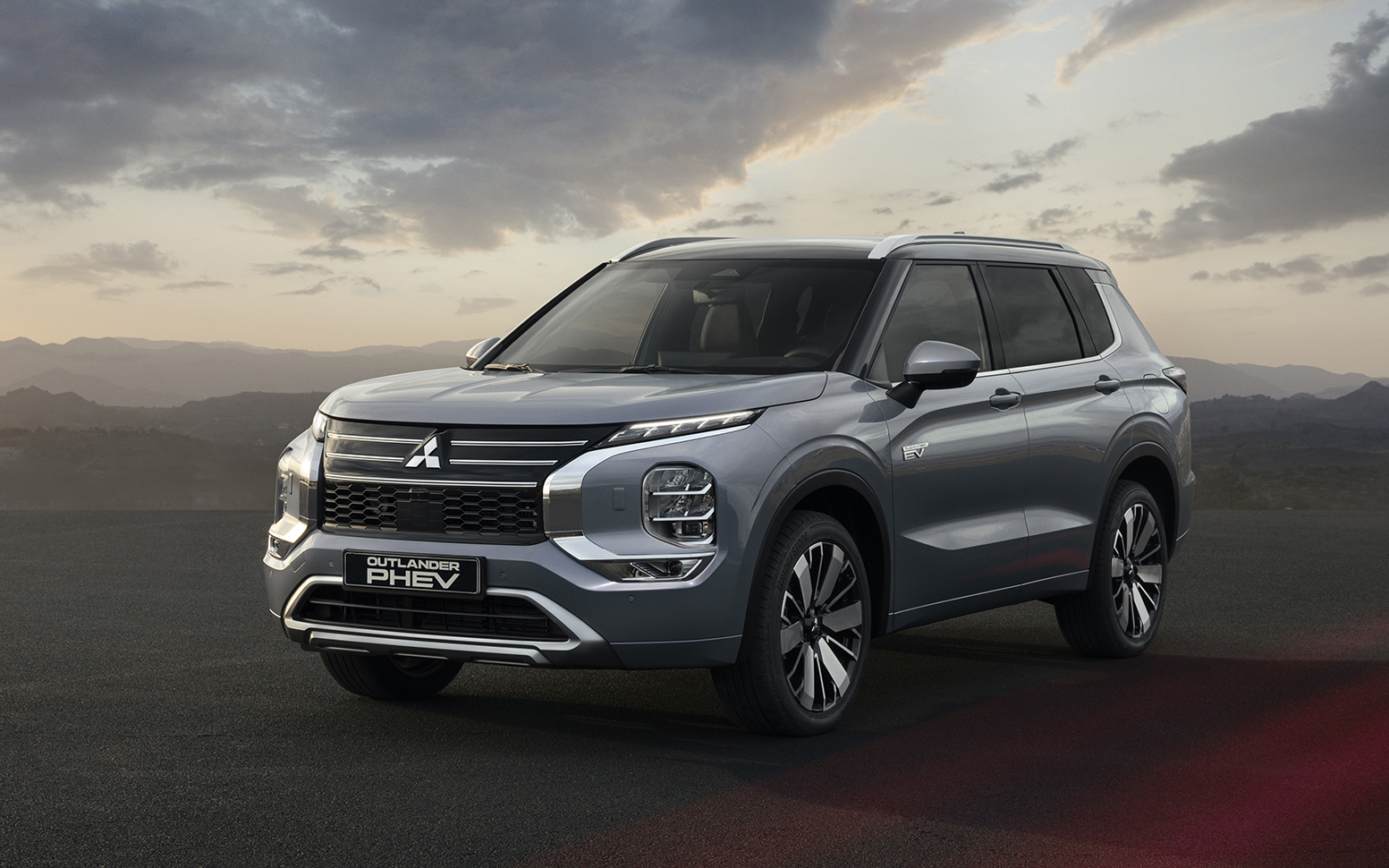 「アウトランダーPHEV」大幅改良モデル（欧州仕様）