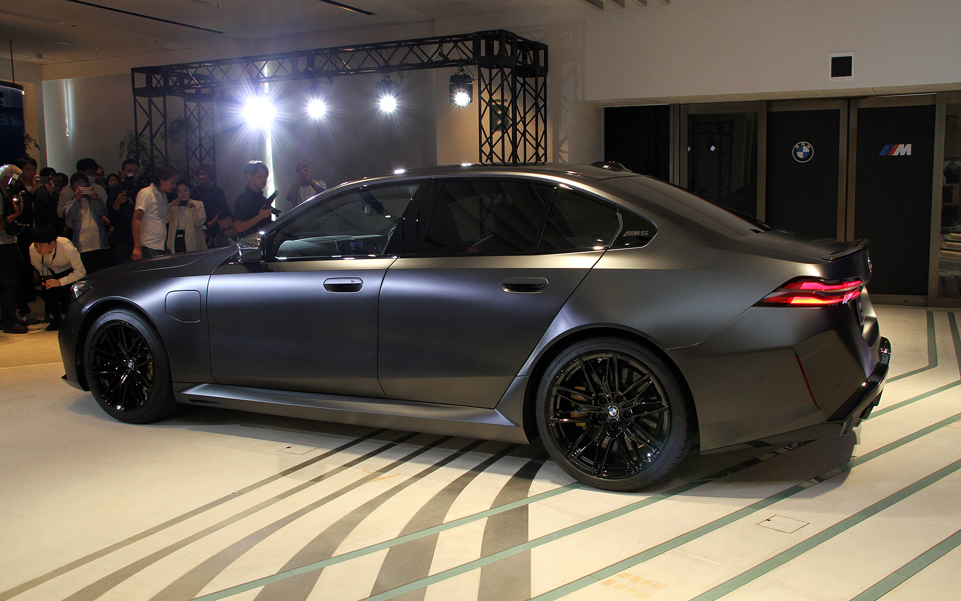 ボディサイズは5096×2156×1510mm（全長×全幅×全高）、ホイールベースは3006mm