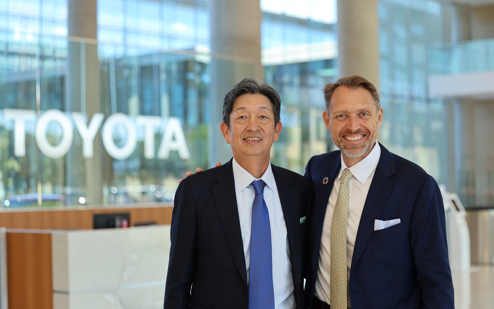 トヨタ自動車株式会社執行役員、トヨタモーターノースアメリカ株式会社 取締役社長 兼 CEO 小川哲男氏（左）、Joby Aviation founder and CEO ジョーベン・ビバート（JoeBen Bevirt）氏（右）