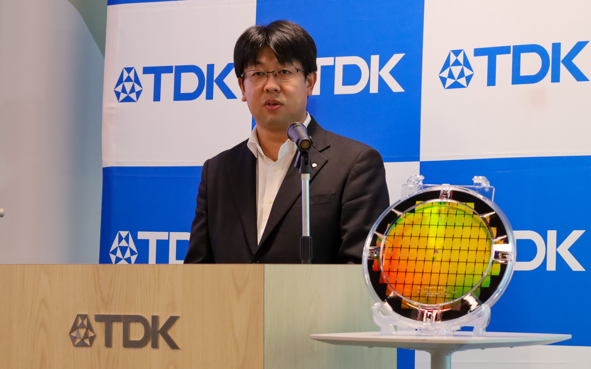 TDK株式会社の技術・知財本部応用製品開発センター次世代電子部品開発部第 2 開発室長 佐々木智生氏はCEAや東北大との取り組みなどについて説明がされた