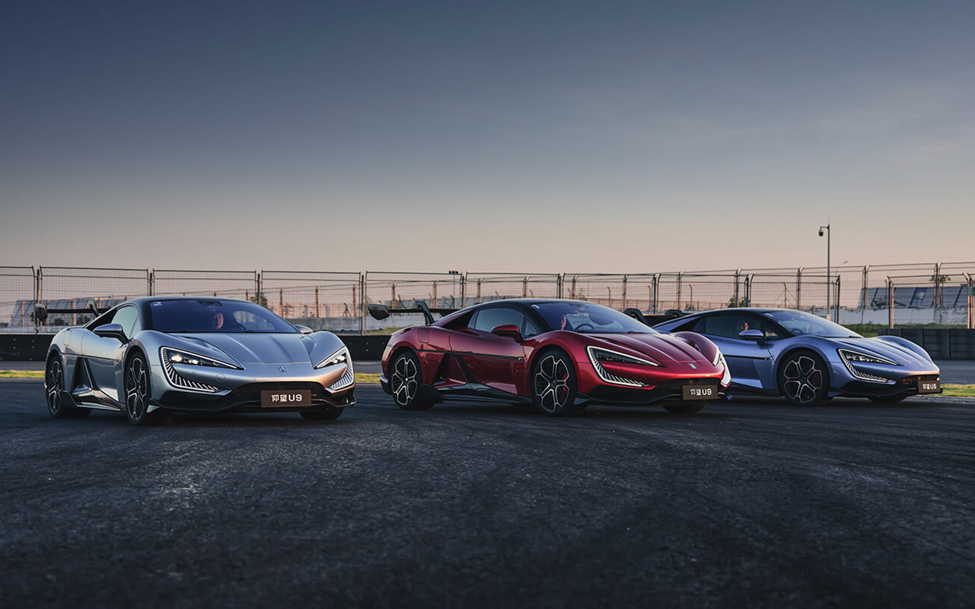 「YANGWANG U9」は中国国内初の量産モデルとしてカーボンファイバー製の車体構造部品を採用