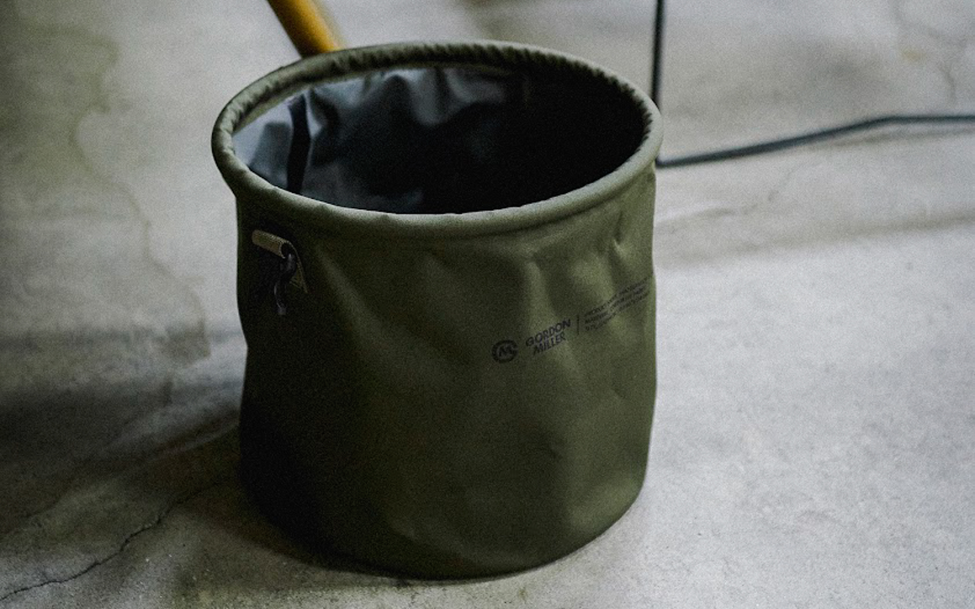 フォールディング バケツ12L（3300円）、色はオリーブドラブ、コヨーテ、ブラックの3種類